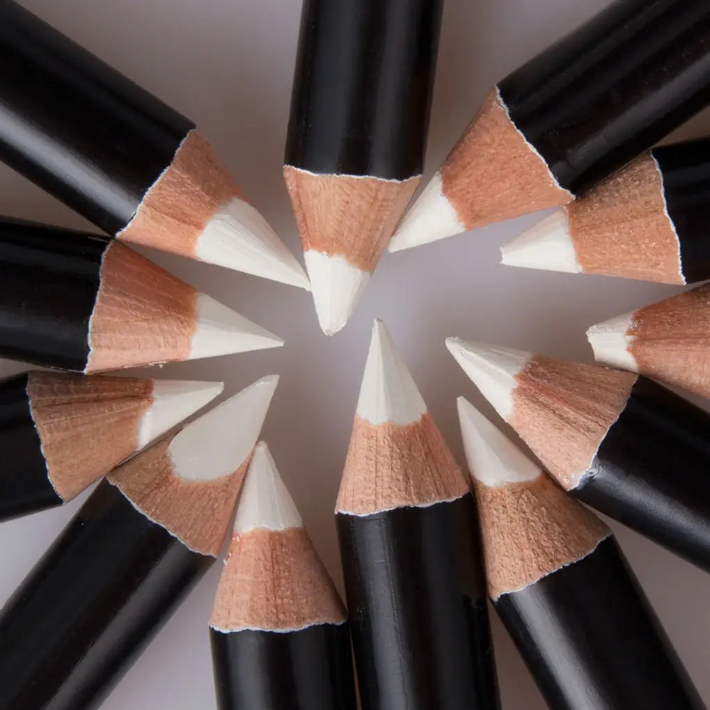 Circular arrangement of black pencils with white tips for 12pcs Long-Lasting Waterproof White Eyeliner.